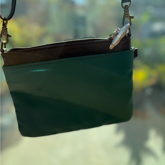 Turquoise Chala Crossbody Bag with Otter & Baby Design - Picture 6 of 10